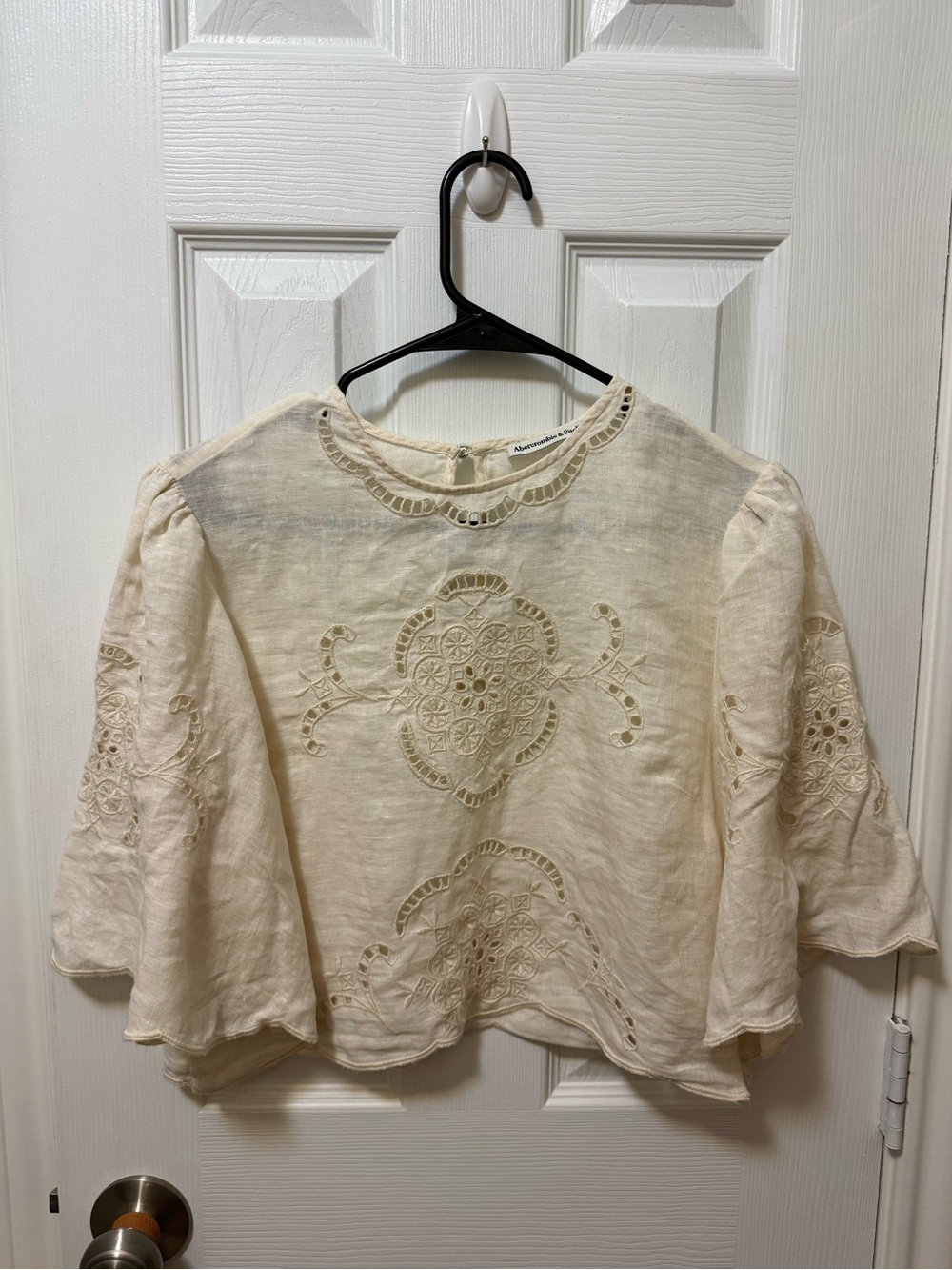Abercrombie & Fitch angel sleeve embroidered cropped 100% linen blouse - Picture 2 of 9